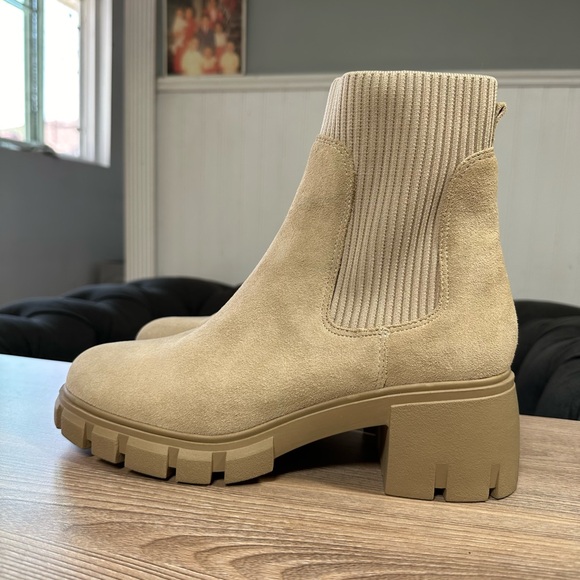 Steve Madden Hutch Sand Suede Chelsea boot - Picture 2 of 10